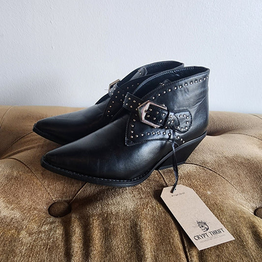 Buckle Western Short Boots, Size 7.