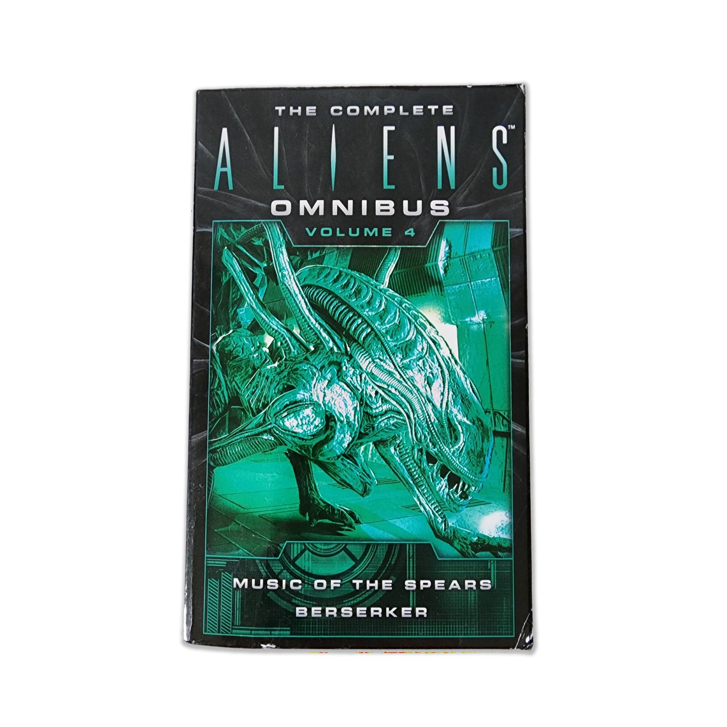 Yvonne Navarro; S. D. Perry - The Complete Aliens Omnibus: Volume Four - 2017