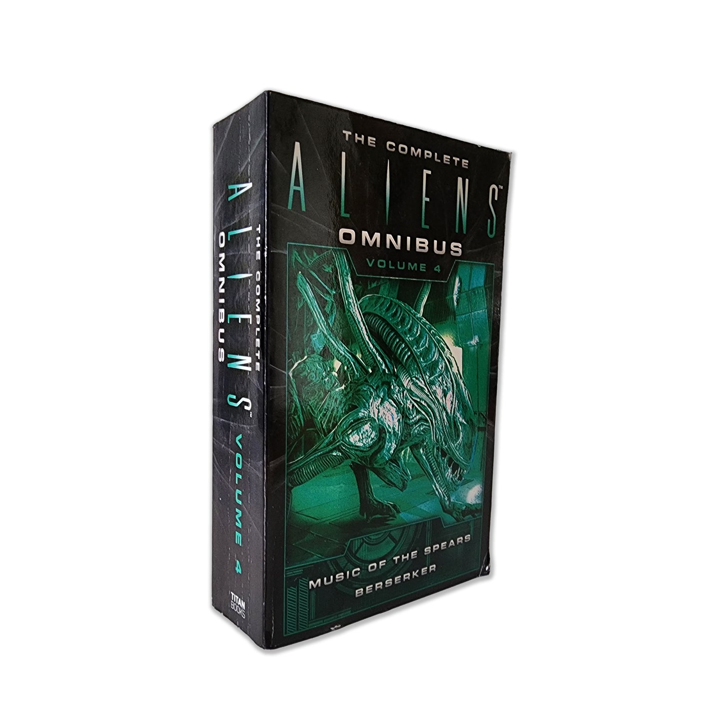 Yvonne Navarro; S. D. Perry - The Complete Aliens Omnibus: Volume Four - 2017